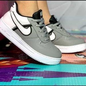Zapatos Nike grey a tu talla🥰